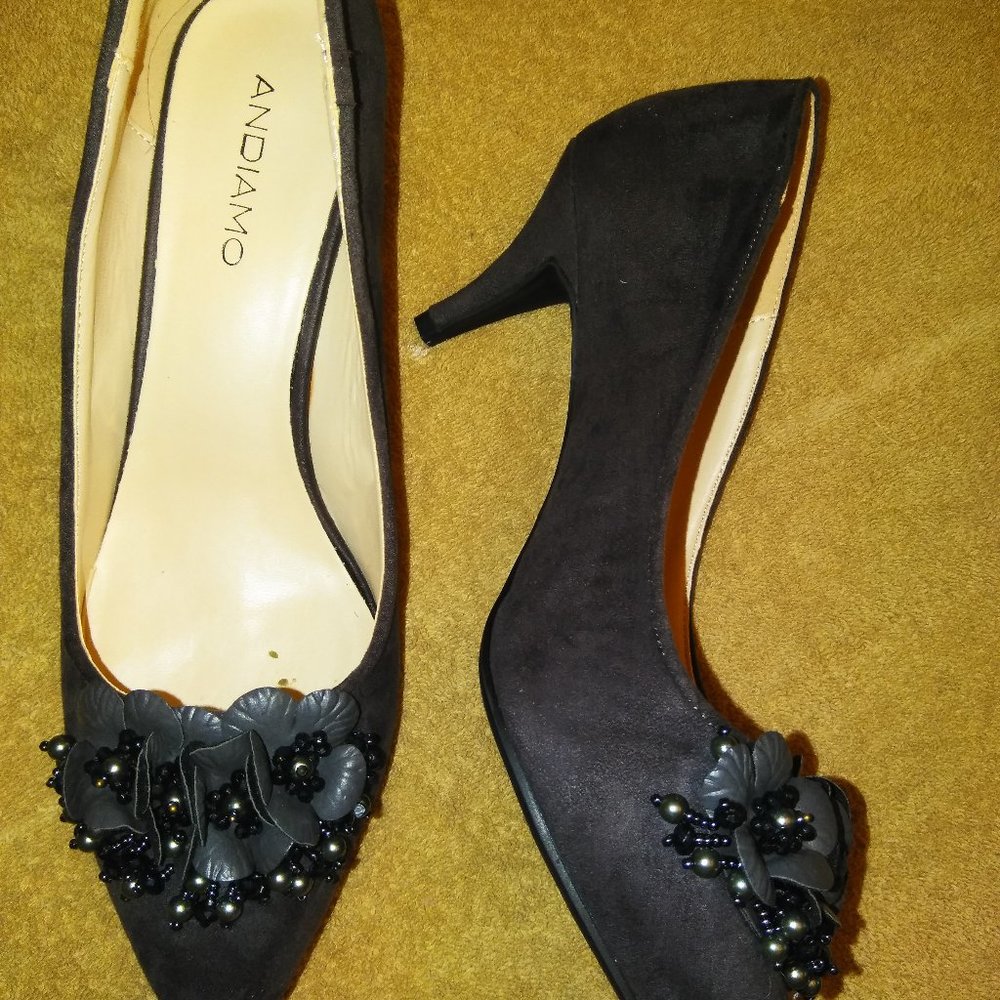 NEW, BEAUTIFUL CHARCOAL SUEDE HEELS 10W